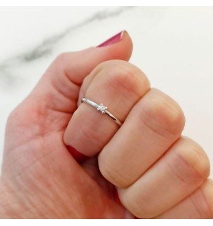 Anillo oro blanco 18kts y diamante 0.02cts 984571B