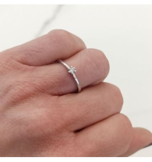 Anell or blanc amb diamant 0.07cts 6 grapes 3031/sbb