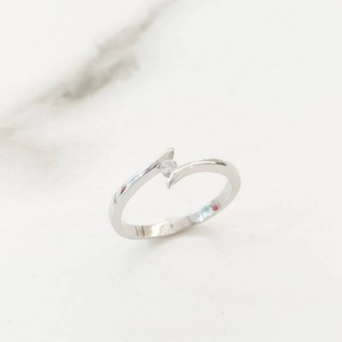 Anell or blanc 18kts  amb diamant 0.06 cts 9546BB