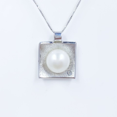 Penjoll or blanc 18kts amb perla i diamant 0.02 cts 2310BB