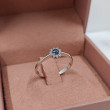 Anell or blanc 18kts safir blau i brillants 5170220