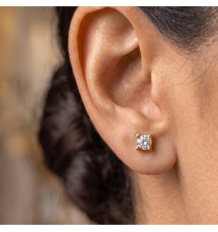 Pendientes solitario 4 garras en oro 18kts y diamante natural 70/4